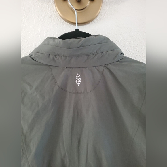 Free People movement off the grid vest army green Hiking - mayfly Large Nwot - Picture 10 of 11